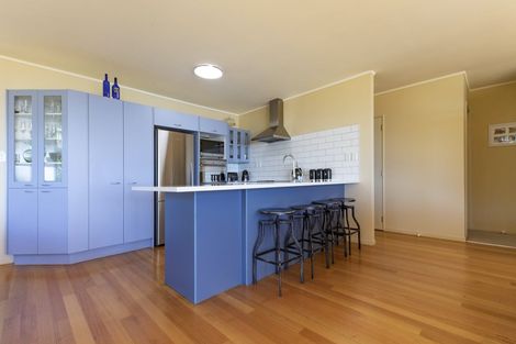 Photo of property in 85 Piha Road, Piha, New Lynn, 0772