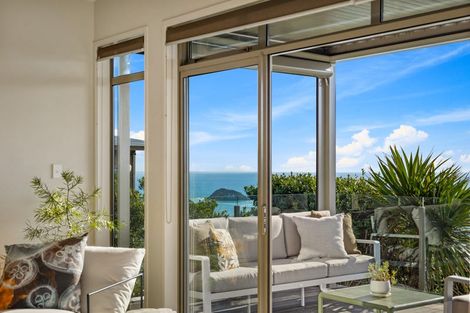 Photo of property in 42 Waitea Road, Muriwai, Waimauku, 0881