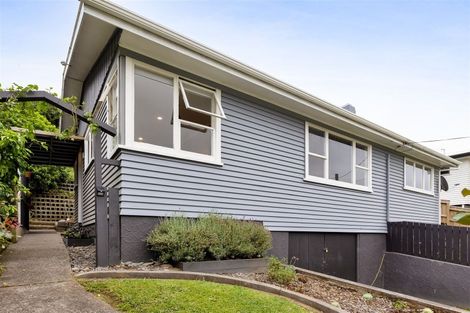 Photo of property in 14 Whakawhiti Street, Marfell, New Plymouth, 4310