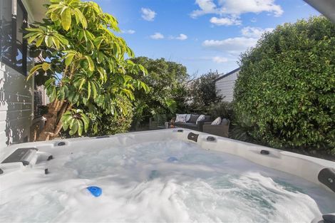 Photo of property in 4 Channel View Road, Clarks Beach, Pukekohe, 2679