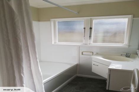 Photo of property in 75 Pahiatua Street, Hokowhitu, Palmerston North, 4410