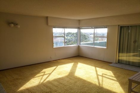 Photo of property in 12 Exmouth Road, Northcote, Auckland, 0627