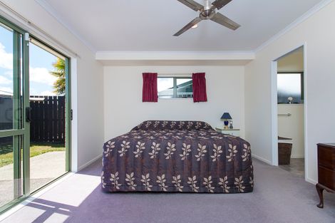 Photo of property in 10a Howden Street, Waiuku, 2123