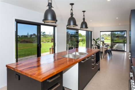 Photo of property in 13 Summer Lane, Tairua, 3508