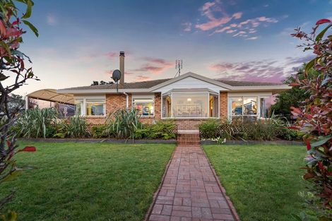 Photo of property in 48 Settlers Grove, Orewa, 0931