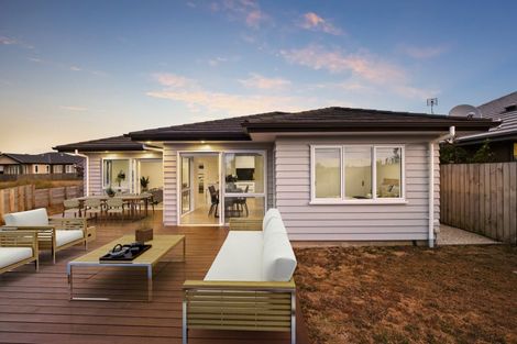 Photo of property in 13 O Ruamano Crescent, Pukekohe, 2120