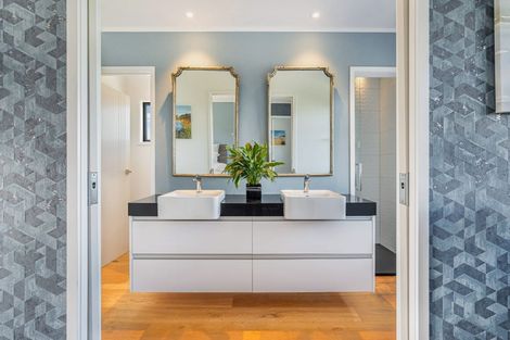 Photo of property in 143 Whangaparaoa Road, Red Beach, 0932