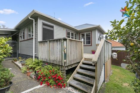 Photo of property in 1/186 Whites Line East, Waiwhetu, Lower Hutt, 5010