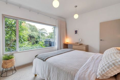 Photo of property in 12 Leatham Avenue, Strandon, New Plymouth, 4312