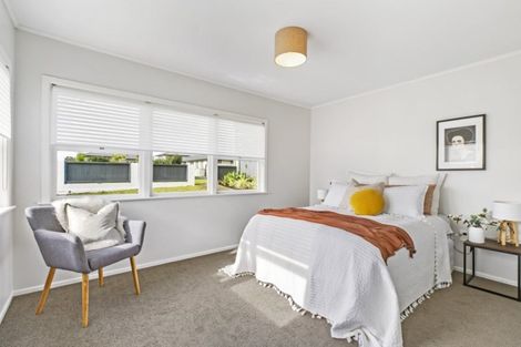 Photo of property in 38 Woodside Road, Massey, Auckland, 0614