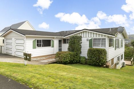 Photo of property in 6 Dominica Crescent, Grenada Village, Wellington, 6037