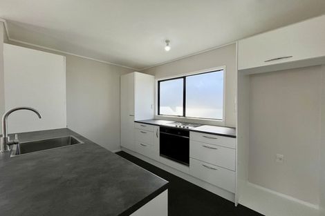 Photo of property in 2/2 Sevilla Place, Unsworth Heights, Auckland, 0632