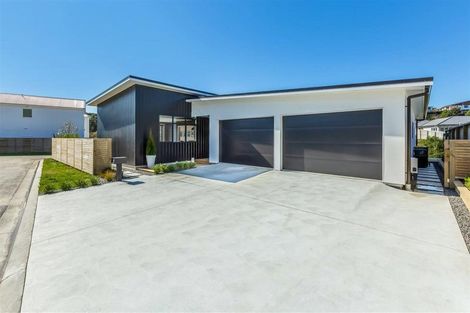 Photo of property in 6 Cartographer Way, Whitby, Porirua, 5024