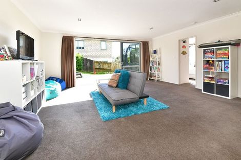 Photo of property in 8 Rivervale Grove, Stanmore Bay, Whangaparaoa, 0932