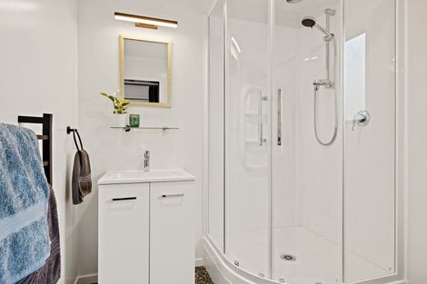 Photo of property in 4a Riverside Drive, Point Wells, 0986