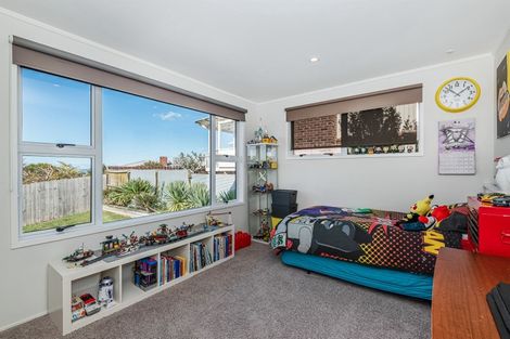 Photo of property in 1/719 East Coast Road, Browns Bay, Auckland, 0630