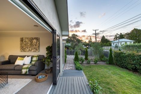Photo of property in 8a Westbourne Road, Murrays Bay, Auckland, 0630