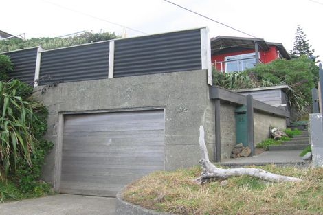 Photo of property in 92 The Esplanade, Houghton Bay, Wellington, 6023