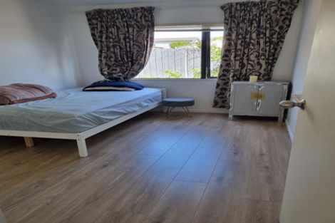 Photo of property in 6 Els Close, Golflands, Auckland, 2013