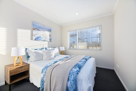 Photo of property in 12 Lockyer Road, Kumeu, 0810