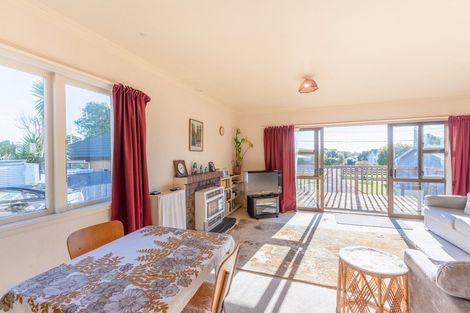 Photo of property in 22 Moana Road, Paraparaumu, 5032