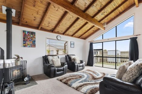 Photo of property in 20 Anglers Way, Wattle Downs, Auckland, 2102