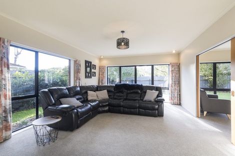 Photo of property in 19 Truscott Grove, Awapuni, Palmerston North, 4412