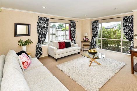 Photo of property in 32 Sandwick Drive, Weymouth, Auckland, 2103