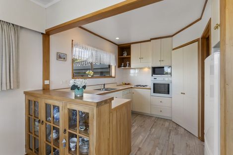 Photo of property in 8 Helvetia Drive, Browns Bay, Auckland, 0630