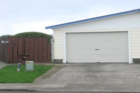 Photo of property in 12a Bayswater Place, Newlands, Wellington, 6037