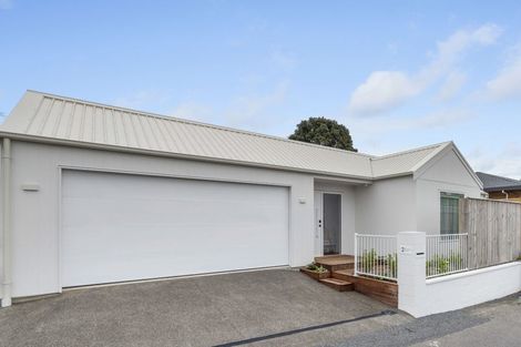 Photo of property in 9/2 Wilton Street, Westown, New Plymouth, 4310
