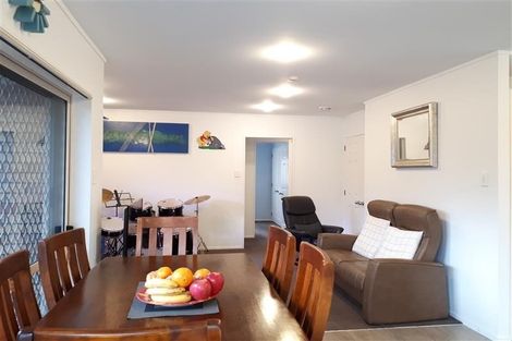 Photo of property in 22 Harbour Lights Close, West Harbour, Auckland, 0618