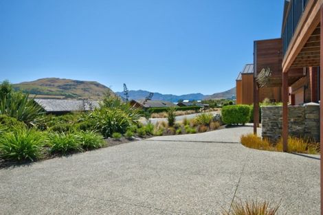 Photo of property in 33 Rannoch Drive, Jacks Point, Queenstown, 9371