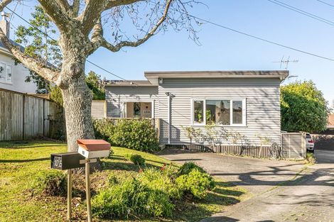 Photo of property in 1/10 Marsh Avenue, Forrest Hill, Auckland, 0620