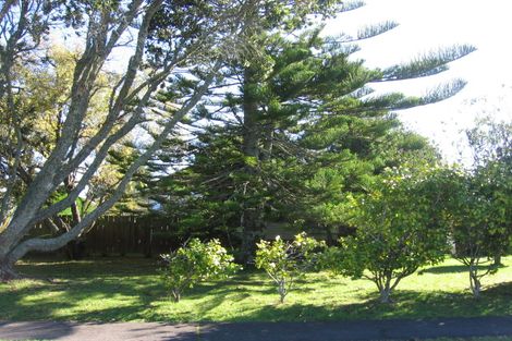 Photo of property in 74 Roberts Road, Te Atatu South, Auckland, 0610