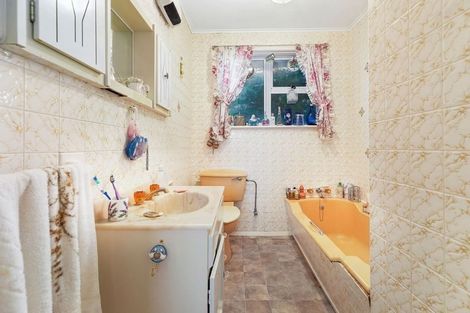 Photo of property in 74 Taylor Terrace, Tawa, Wellington, 5028