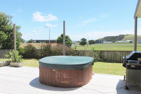 Photo of property in 1 Tua Tua Place, Baylys Beach, Dargaville, 0377