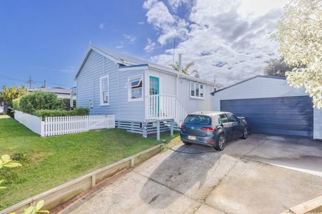 Photo of property in 2 Smith Street, Raglan, 3225