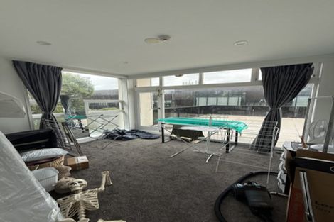 Photo of property in 70 Kelburn Parade, Kelburn, Wellington, 6012