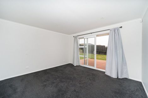Photo of property in 9 Mediterranean Grove, Fitzherbert, Palmerston North, 4410