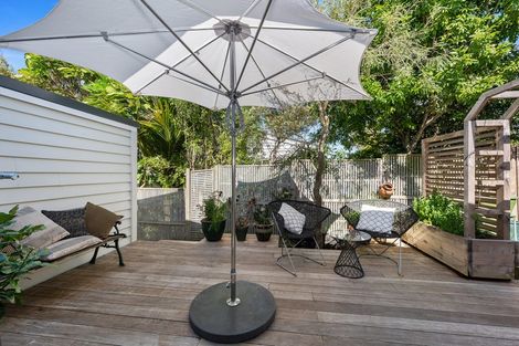 Photo of property in 32 Seaview Avenue, Northcote, Auckland, 0627