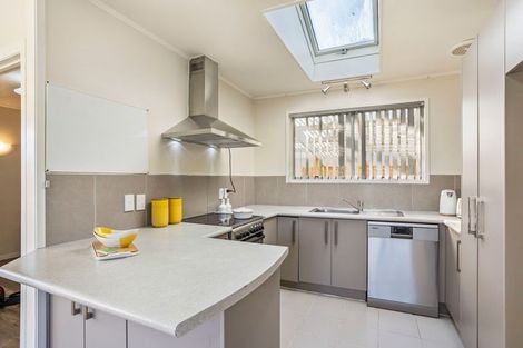 Photo of property in 11 Gibbons Road, Weymouth, Auckland, 2103