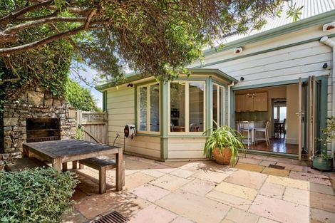 Photo of property in 19 The Crescent, Roseneath, Wellington, 6011