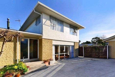 Photo of property in 35 Delaware Crescent, Russley, Christchurch, 8042