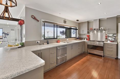 Photo of property in 6a Torkar Road, Clarks Beach, 2122