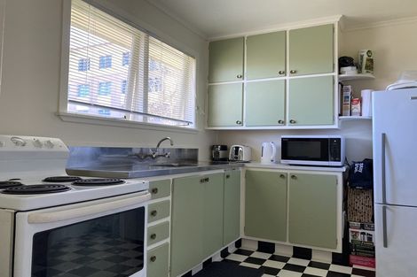 Photo of property in 4/3 Buscomb Avenue, Henderson, Auckland, 0610