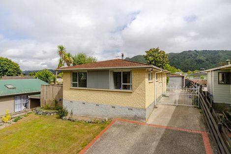 Photo of property in 37 Brightwater Crescent, Totara Park, Upper Hutt, 5018