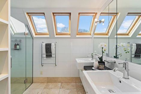 Photo of property in 118 Straven Road, Fendalton, Christchurch, 8014