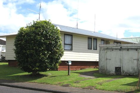 Photo of property in 2 Enderby Drive, Te Atatu Peninsula, Auckland, 0610