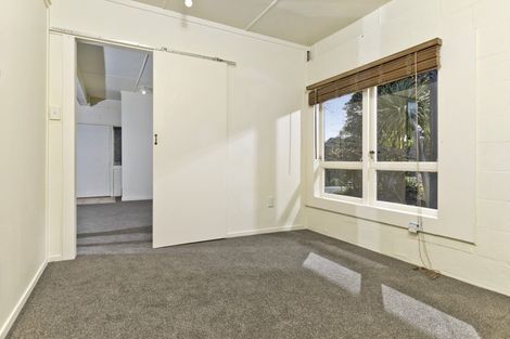 Photo of property in 109 Domain Crescent, Muriwai, Waimauku, 0881